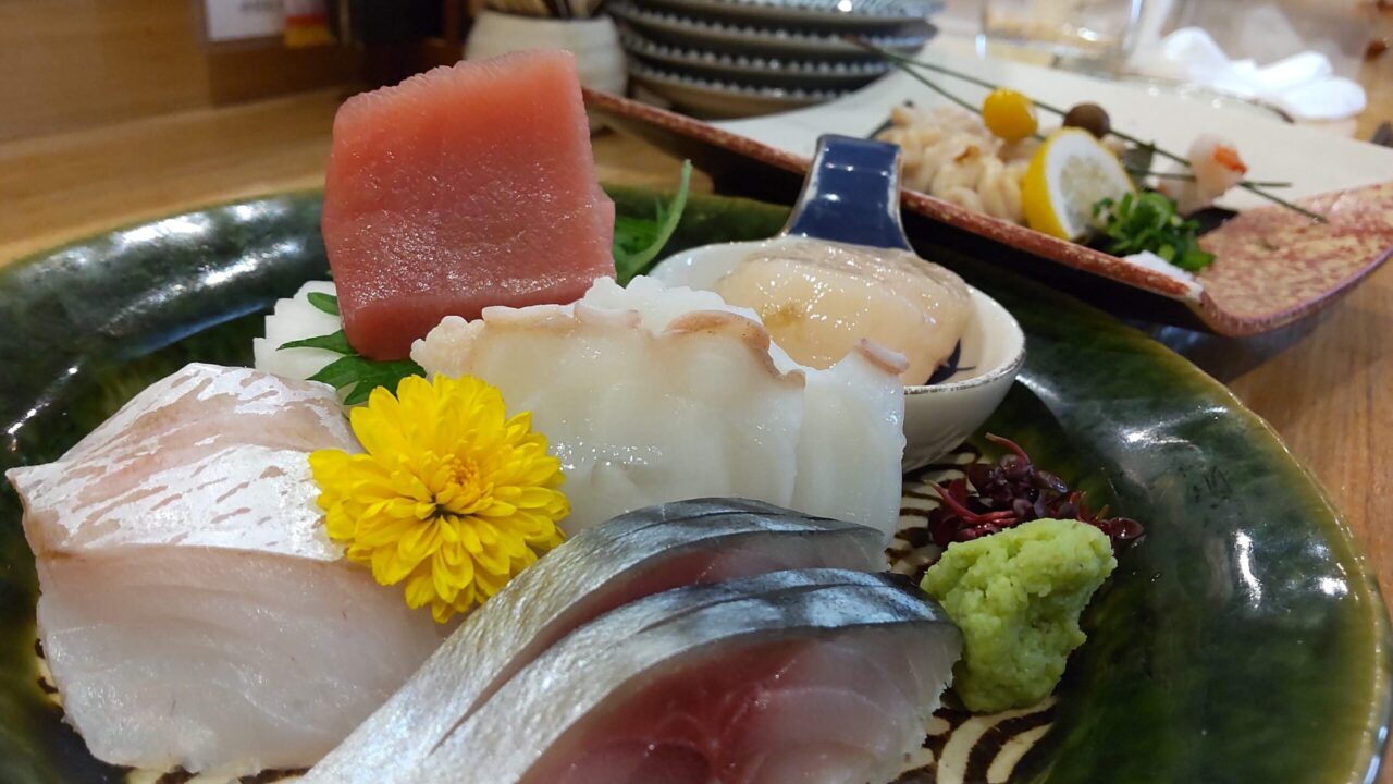 さかなとお酒 うぉんたな:明るい雰囲気で夫婦に人気の海鮮酒場