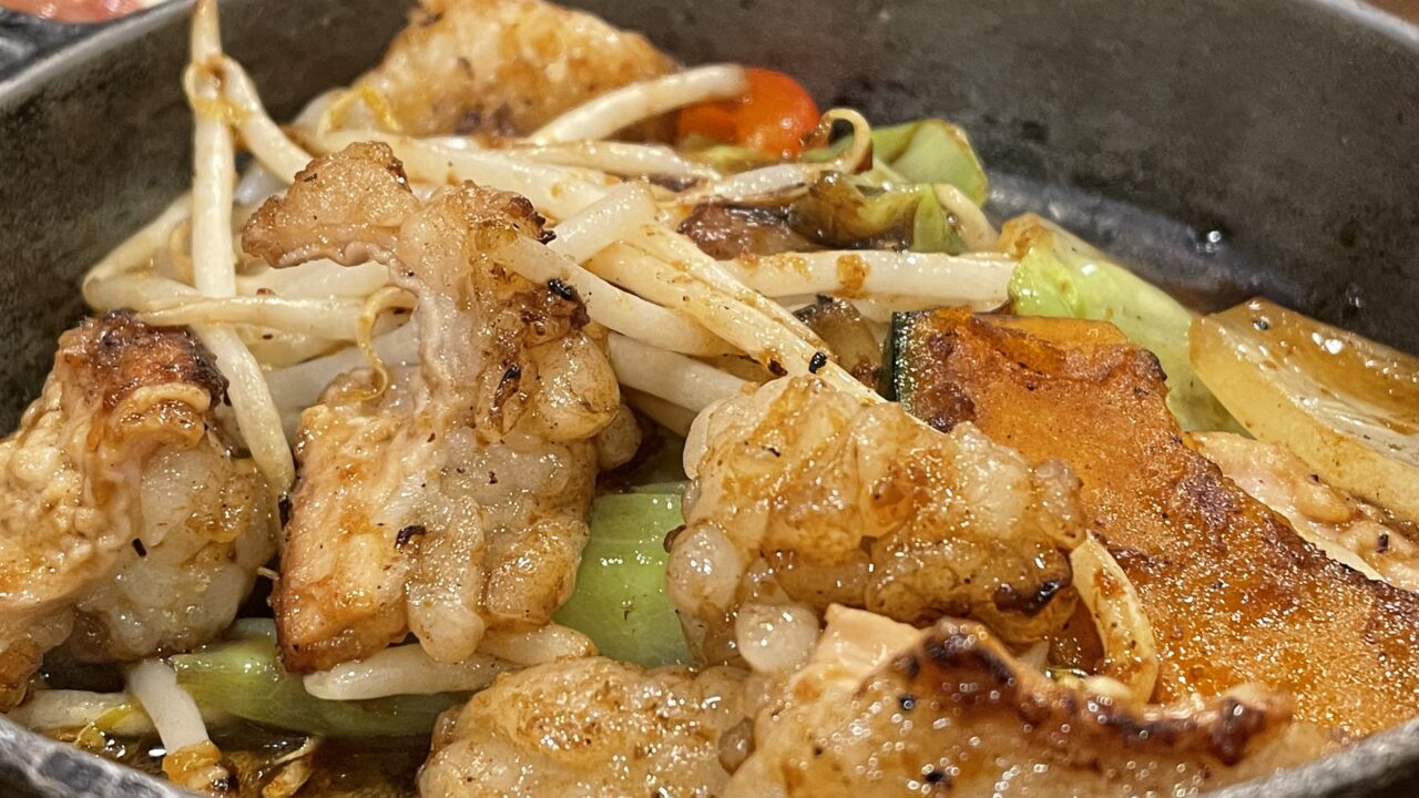 もつ処やまりのミックスもつ焼き