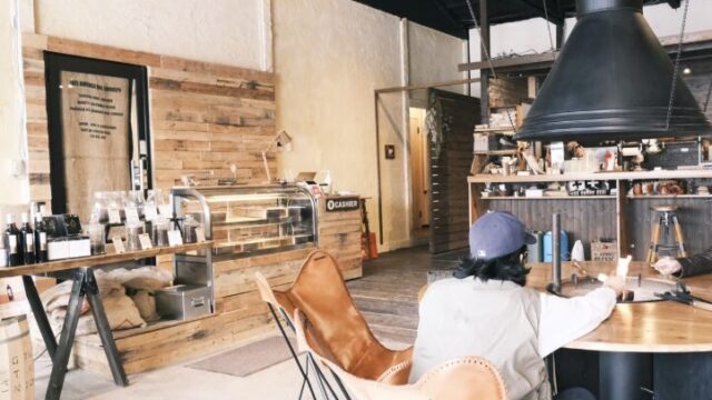8A GARAGE COFFEEの店内