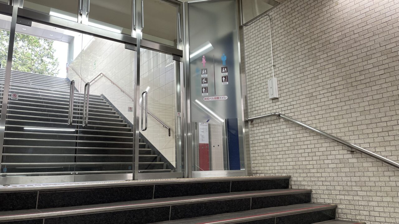 テレビ塔近くのトイレを目指す2