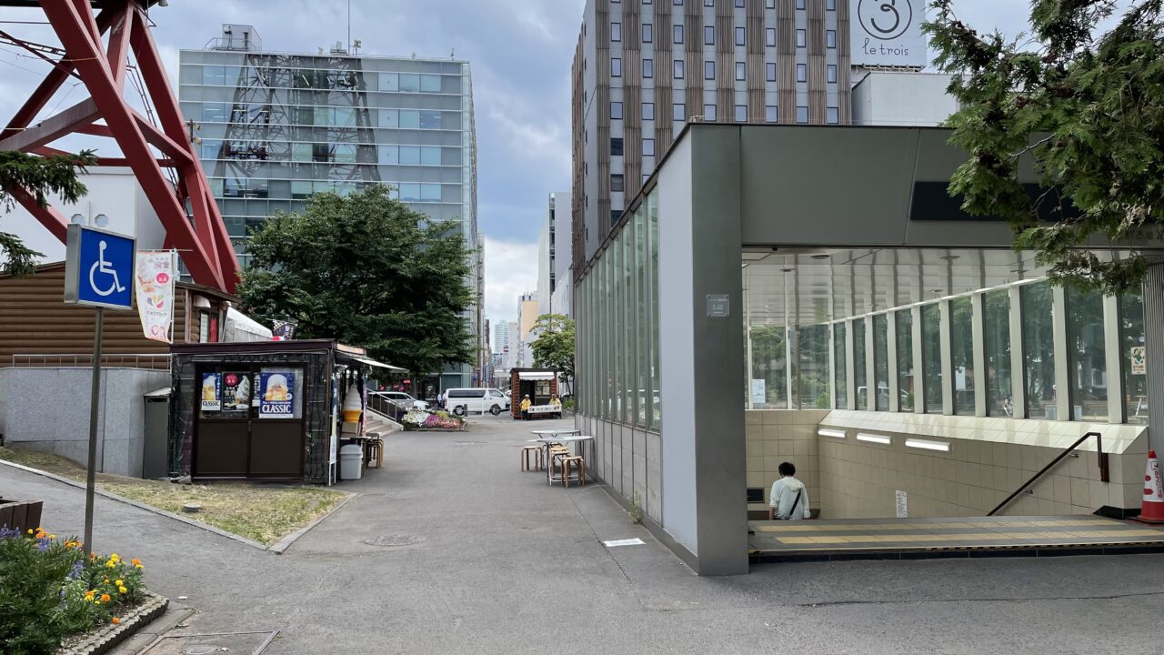 テレビ塔近くのトイレを目指す1
