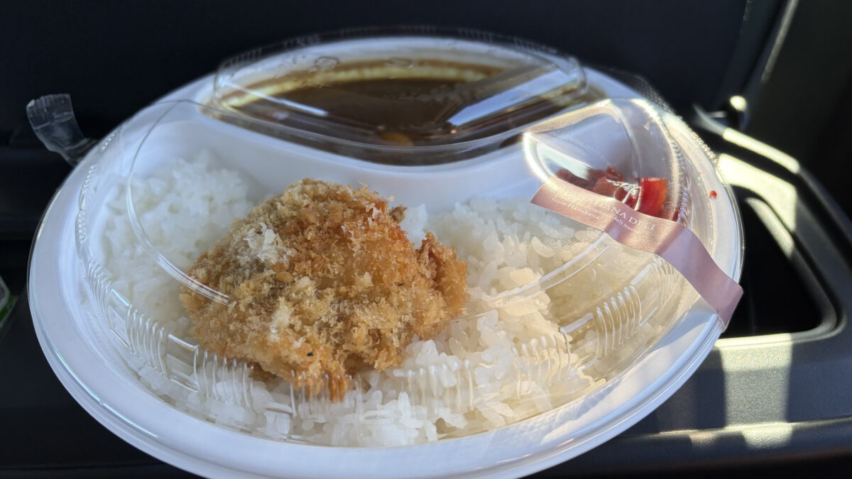ちゃっぷ林館のレジ前で購入したホタテフライ入りのホタテカレー